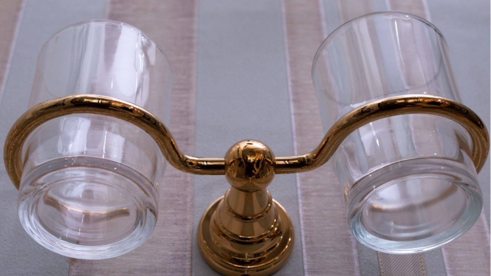 Double cup rose gold holder