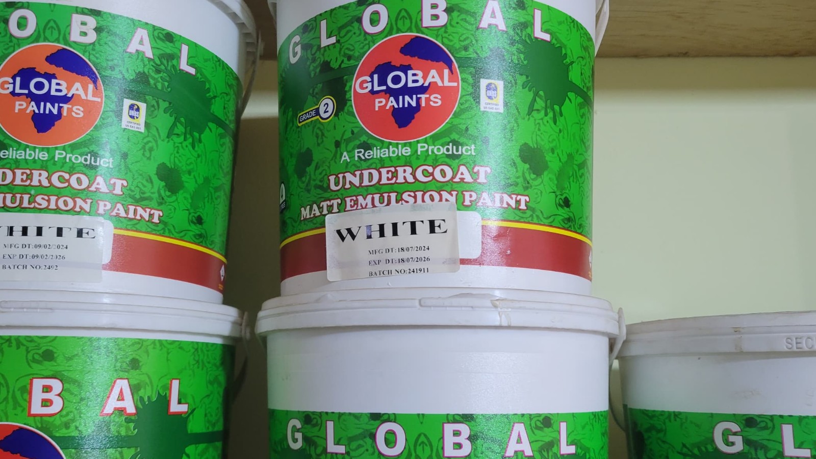 Global paint Undercoat Matt emulsion white